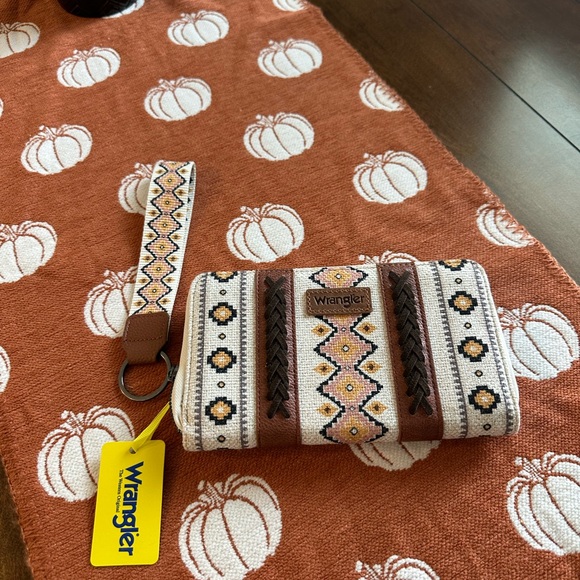 Wrangler - Picture 2 of 3